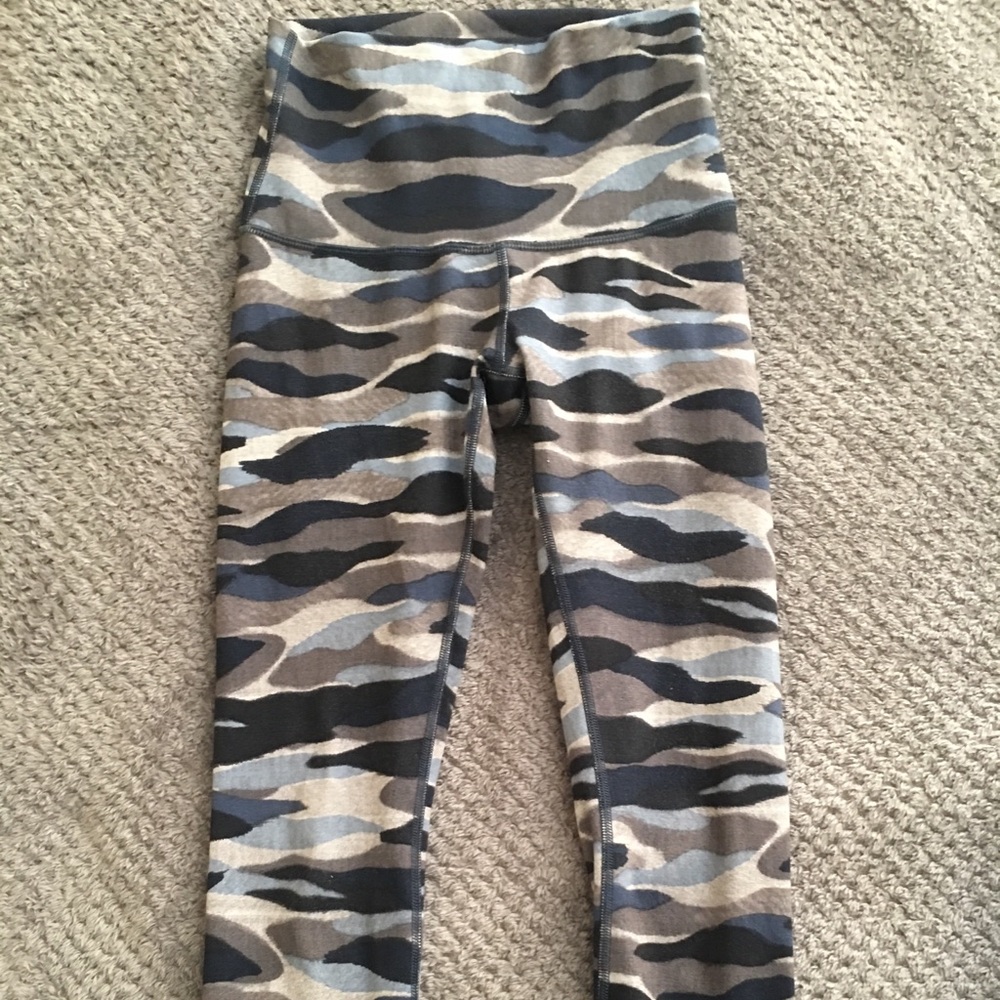 Camo lululemon wunder under leggings